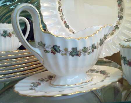 Y75122 Gravy Boat & Underplate