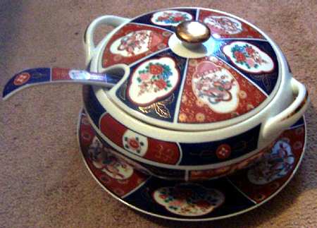 SAD44 Tureen & Lid w/Ladle & Underplate