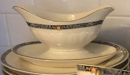 212 Gravy Boat with Attached Underplate