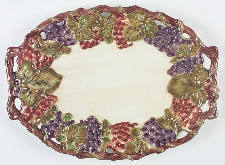 Victoria (Earthenware) 18" Sculpted Oval Serving Platter