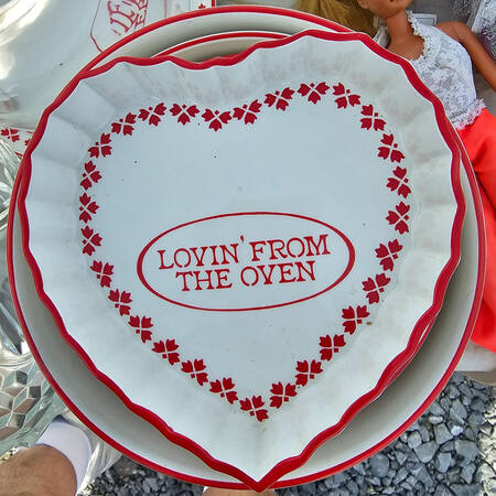 Country Kitchen 6" Heart Baker