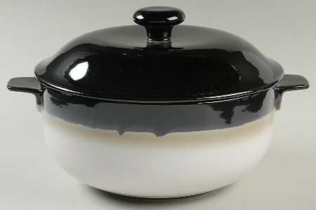 Eclipse Black 2.5 Qt Round Covered Casserole