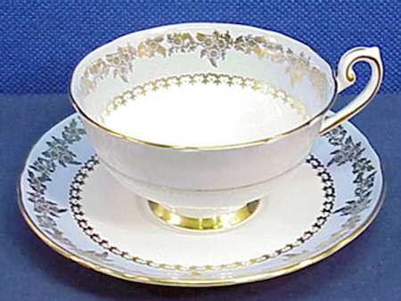 0505-9 Footed Cup & Saucer Set