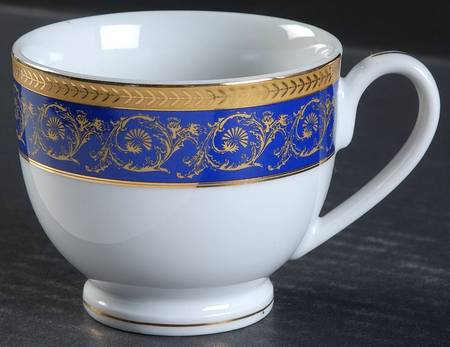 SZE1 Footed Cup