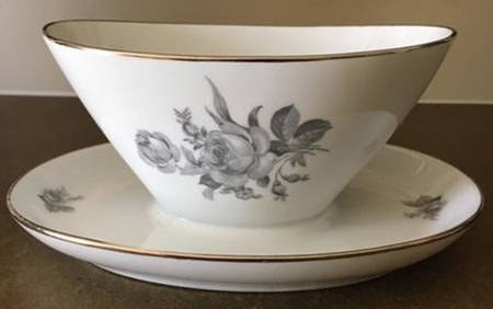 SCH537 Gravy Boat with Attached Underplate