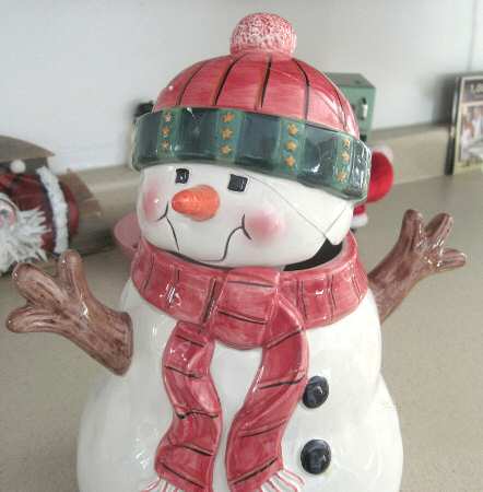 Snowmen Portraits (Hand Painted) Figural Cookie Jar & Lid