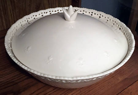 Cream Lace Round Covered Vegetable