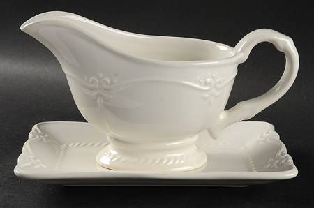 Gallery Collection White Gravy Boat & Underplate