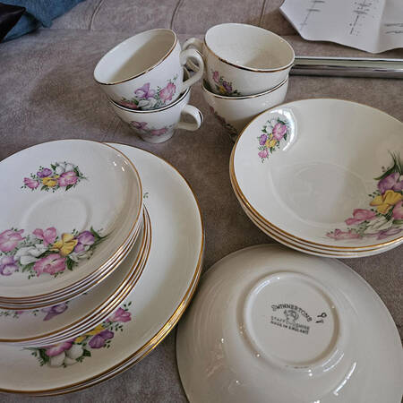Sweet Pea Footed Cup & Saucer Set
