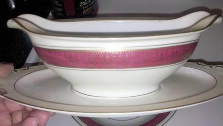 SAN109 Gravy Boat with Attached Underplate