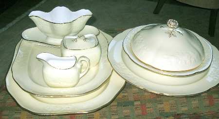 R4989 Round Covered Vegetable