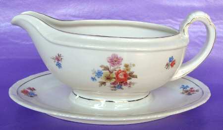 SCD108 Gravy Boat with Attached Underplate