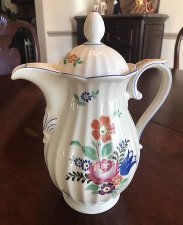 SLT113 (Scalloped) Coffee Pot & Lid