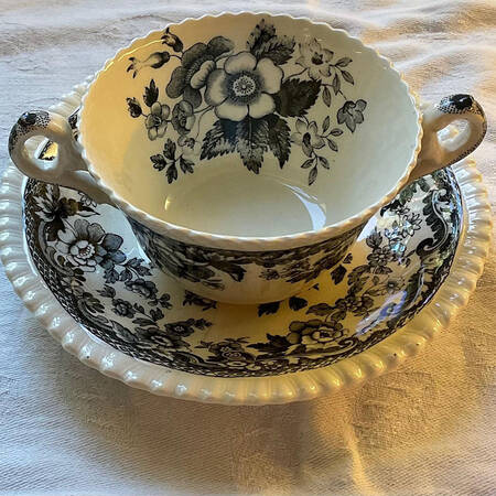 SP535 Flat Bouillon Cup & Saucer