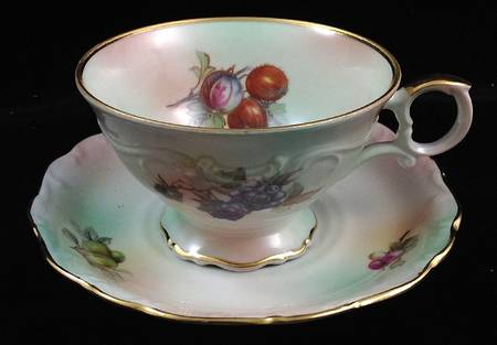 SCH579 Footed Cup & Saucer Set