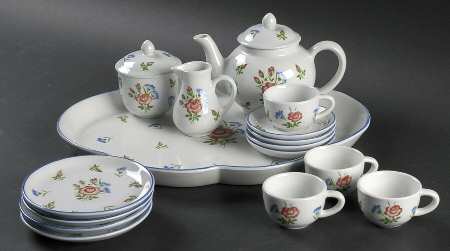 Colonial (18 Piece) Child's Tea Set