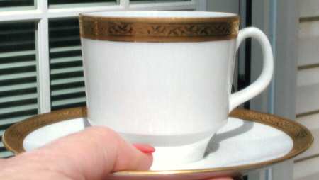 SCH585 Footed Cup & Saucer Set