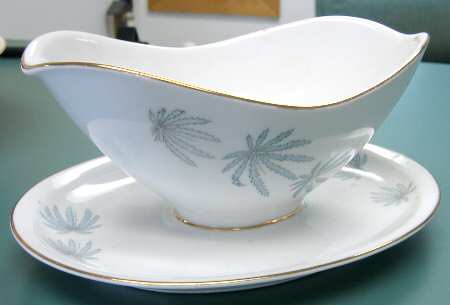 SCG85 Gravy Boat with Attached Underplate