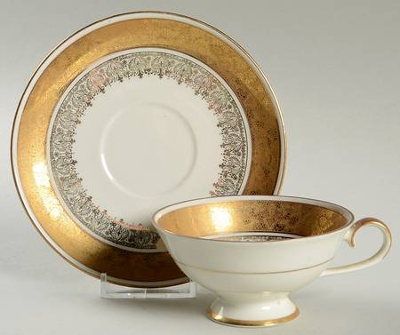 SCH589 Footed Cup & Saucer Set