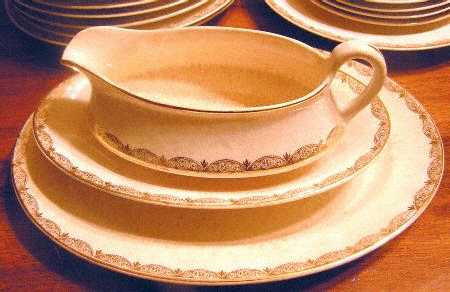 STB351 Gravy Boat & Underplate