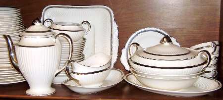 SEB130 Square Handled Cake Plate