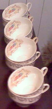 STT359 Footed Cup