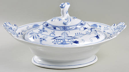 Blue Onion Oval Covered Vegetable