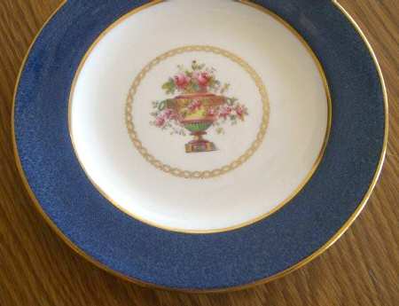 R7419 by Spode