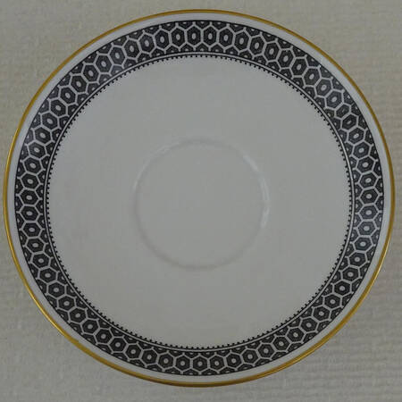 Honeycomb Black and White Saucer