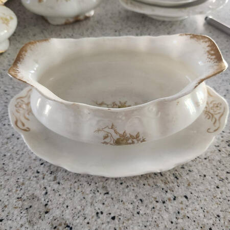 SY969 Gravy Boat with Attached Underplate