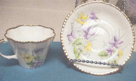 VIOLET Flat Cup & Saucer Set