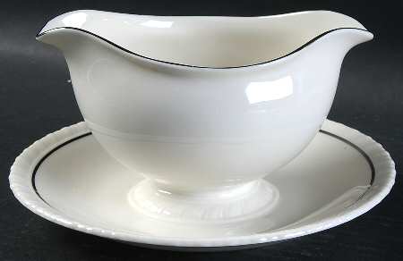 SY978 Gravy Boat with Attached Underplate