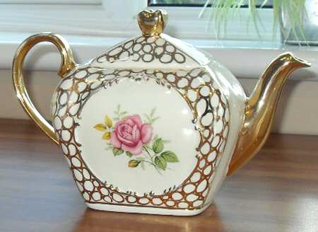 01479 Teapot & Lid