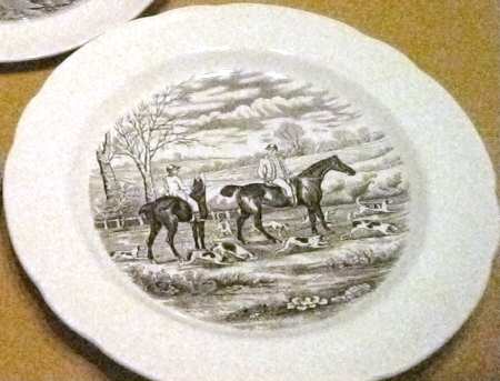 Herring Hunt Brown (Scalloped) Dinner Plate