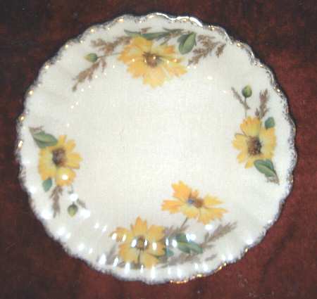 Yellow Daisy (Coupe, Scalloped) Bread & Butter Plate