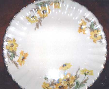 Yellow Daisy (Coupe, Scalloped) by Sebring Pottery