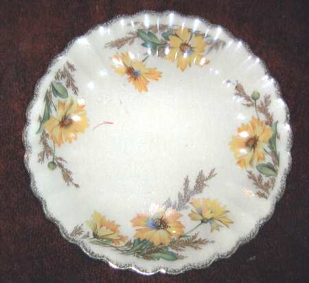 Yellow Daisy (Coupe, Scalloped) Salad Plate