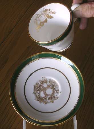 Y7749 Footed Cup & Saucer Set