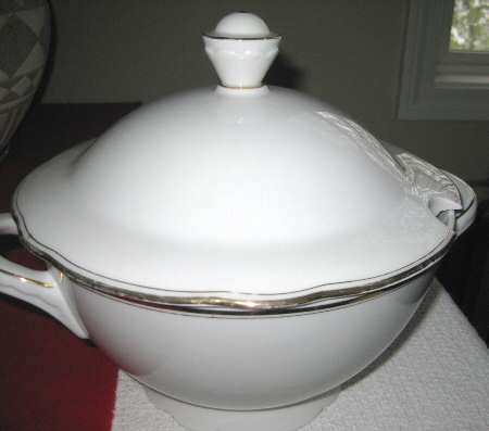 SCH629 Tureen &  Lid
