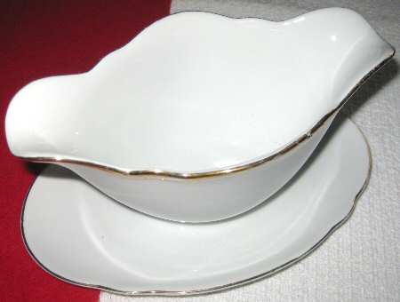SCH629 Gravy Boat with Attached Underplate