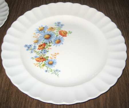 Blue Daisy (Scallop) by Sebring Pottery