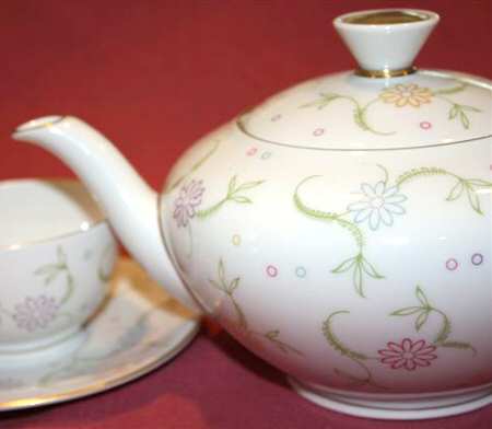 Elke Teapot & Lid