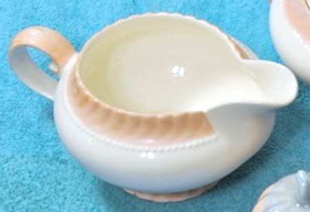 STB382 Creamer