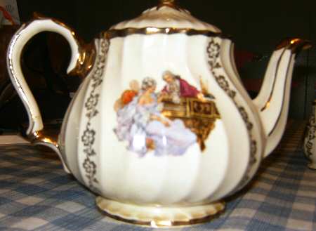 2829 Teapot & Lid