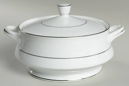 Empress Round Covered Vegetable