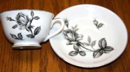 SKY6 Footed Cup & Saucer Set