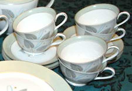 SON116 Footed Cup & Saucer Set