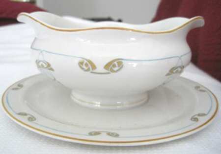 SY199tb Gravy Boat with Attached Underplate