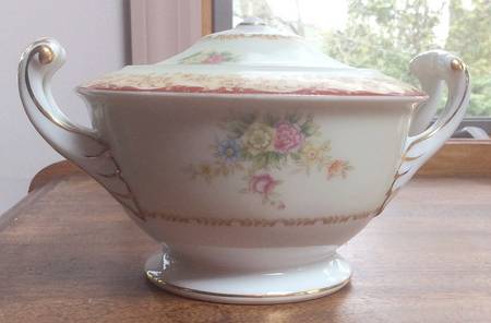 SAN27 Red Sugar Bowl & Lid