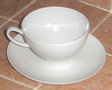 Luz Footed Cup & Saucer Set